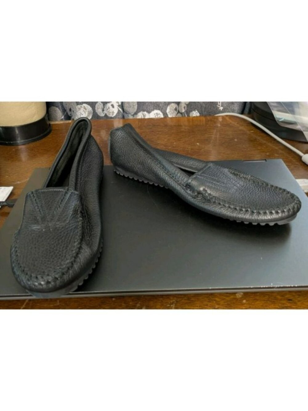 Minnetonka Womens Size 8 Classic Deerskin Gore Front Moccasin Loafers Black